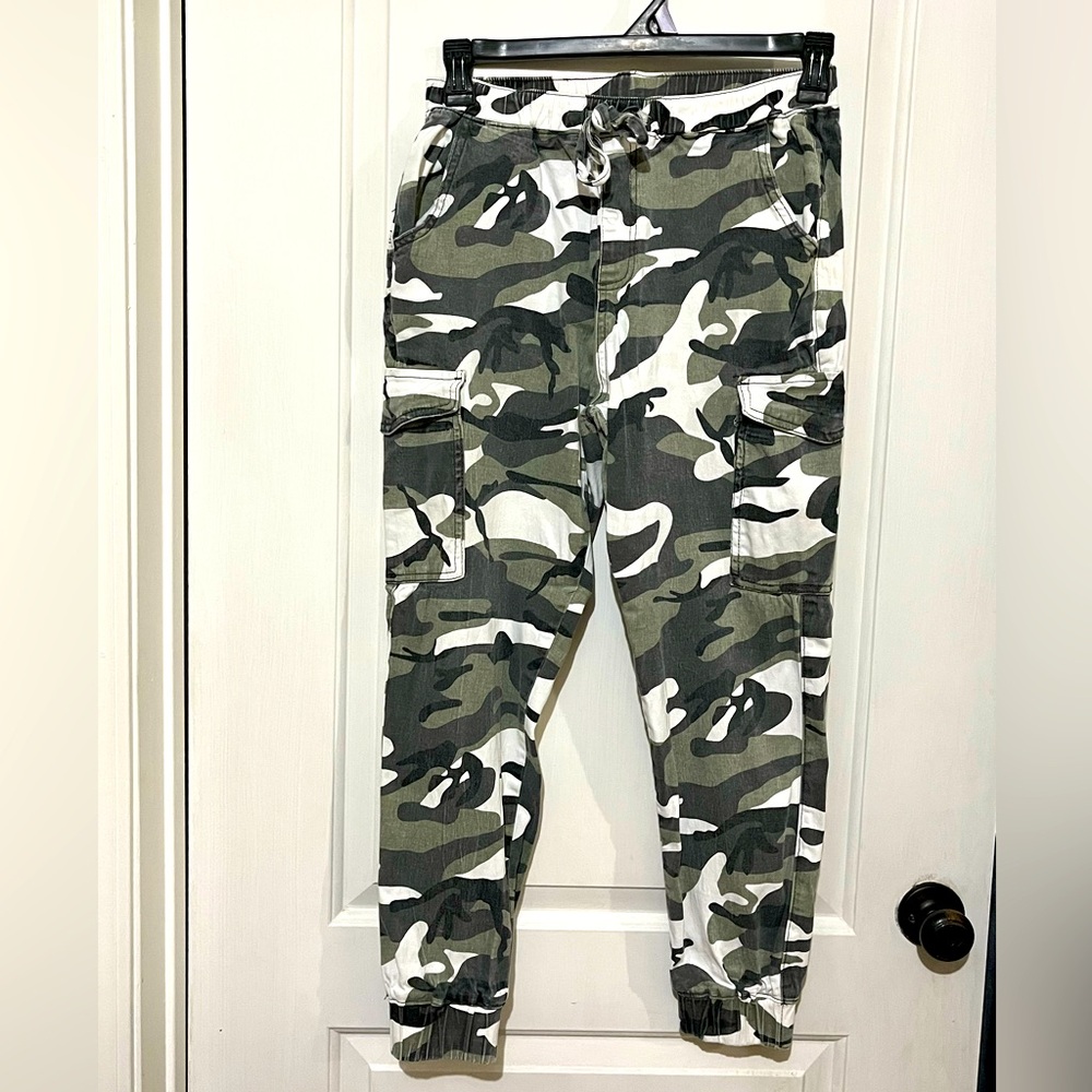 💰👀 Bundle 4/$20 👀💰
Almost Famous Size L